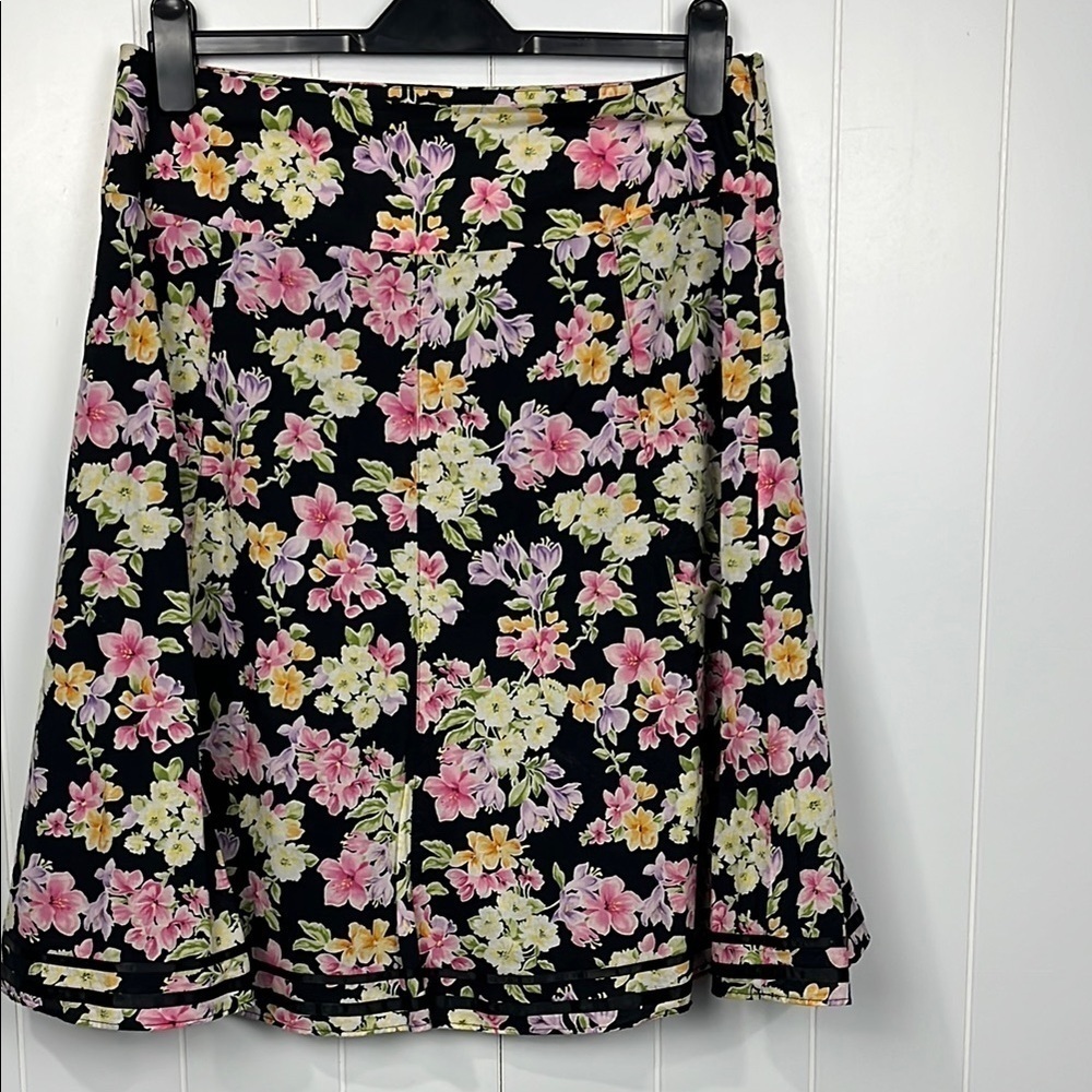 Jones New York Sport Womens Skirt 10 Black Pink Floral Flare Lined 100% Cotton